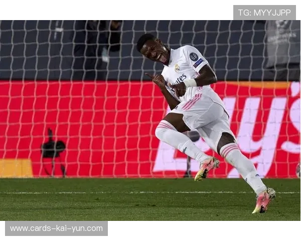 维尼修斯穿档过人引发热烈欢呼——从球场到生活的突破之力