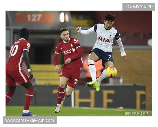 英超热刺右路传中引发混战,比分被改写